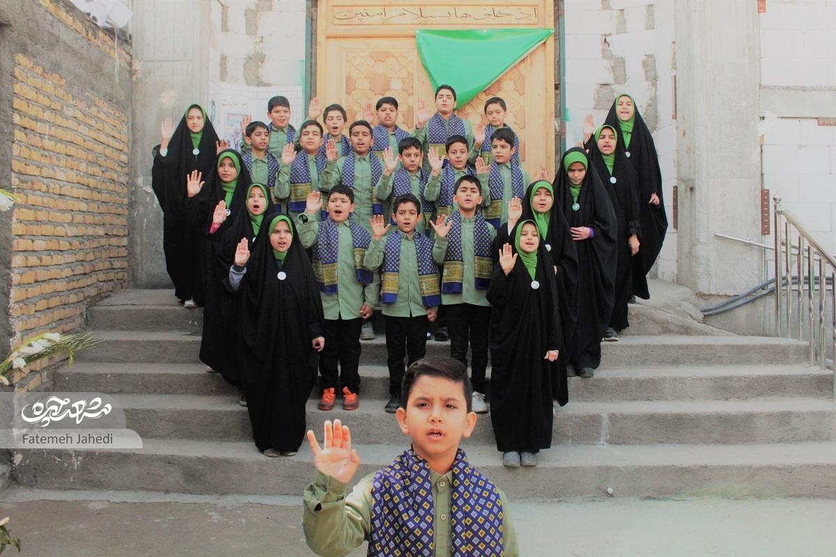 کودکان محله عمار یاسر، در گروه سرود، همدلی و هم‌افزایی را تمرین می‌کنند