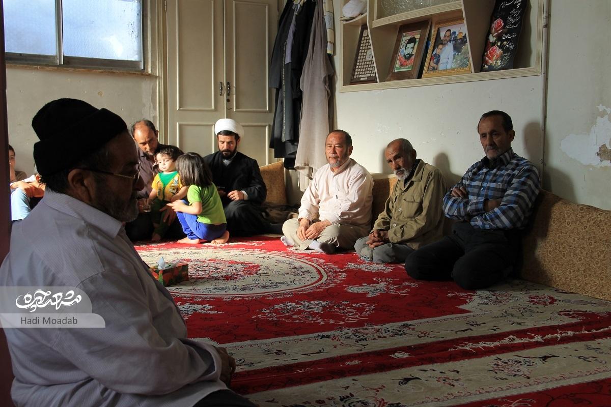 حاج احمد خرسند ۱۴ فرزند، ۲۴ نوه، ۴ نتیجه دارد حاج احمد خرسند ۱۴ فرزند، ۲۴ نوه، ۴ نتیجه دارد