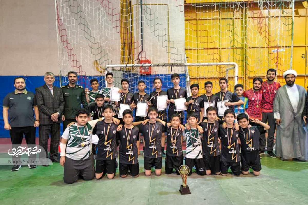 تنها مسجد عصمتیه اهالی را دور هم جمع کرده ­است