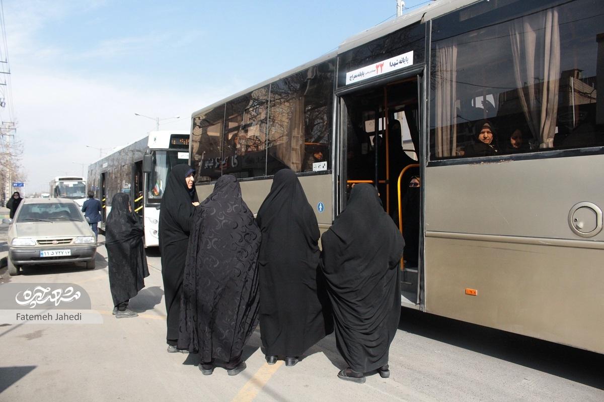 اهالی بولوار توس، ۲۵ سال است دستهجمعی نماز جمعه میروند اهالی بولوار توس، ۲۵ سال است دستهجمعی نماز جمعه میروند