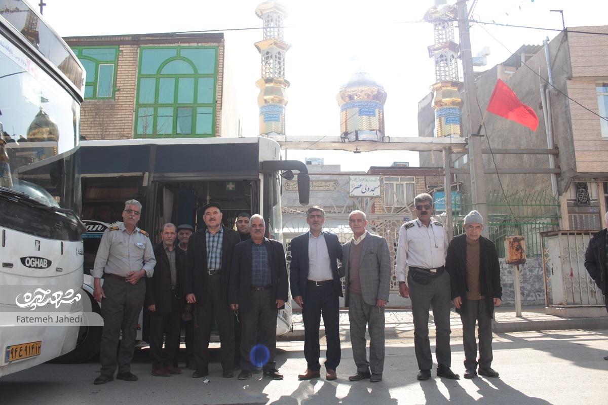 اهالی بولوار توس، ۲۵ سال است دستهجمعی نماز جمعه میروند اهالی بولوار توس، ۲۵ سال است دستهجمعی نماز جمعه میروند