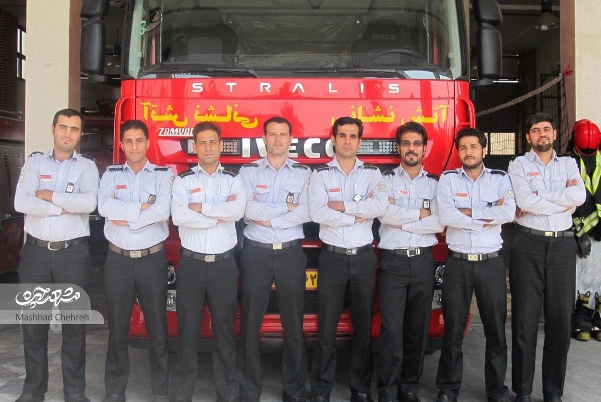 با لباس حریق و در میان شعلهها نماز میخواندیم! با لباس حریق و در میان شعلهها نماز میخواندیم!