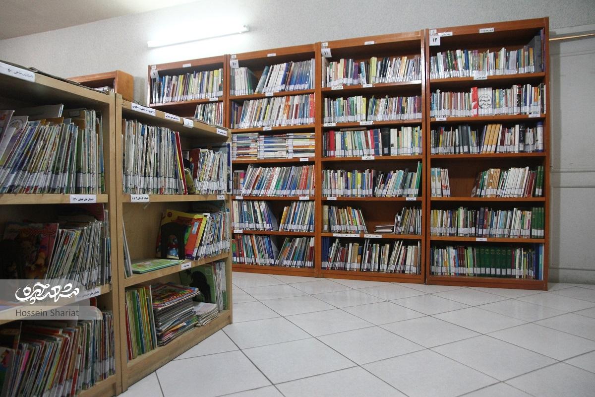 یوسف بهمنبیجاری واقف کتابخانه و نویسنده محله جاهدشهر است یوسف بهمنبیجاری واقف کتابخانه و نویسنده محله جاهدشهر است
