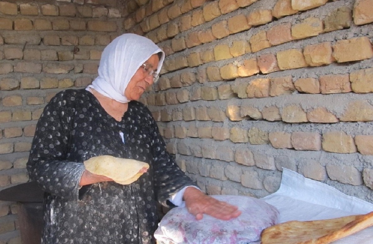 پهلوانبرات محمدی و طاهره فرزانه از قدیمیهای محله مردارکشان هستند پهلوانبرات محمدی و طاهره فرزانه از قدیمیهای محله مردارکشان هستند