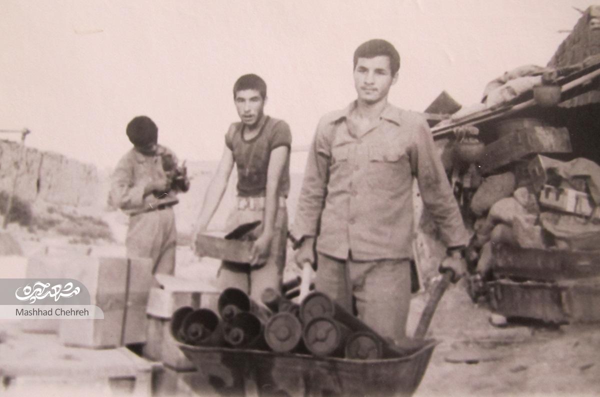 خانواده میرزا مصطفی رضوی، از ابتدای شروع جنگ خودشان را وقف آن کردند خانواده میرزا مصطفی رضوی، از ابتدای شروع جنگ خودشان را وقف آن کردند