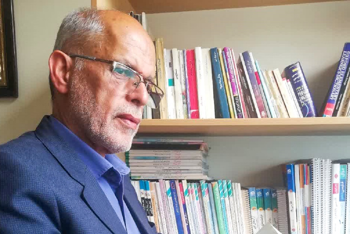 دوباره پشت نیمکتها در مدرسه خاقانی دوباره پشت نیمکتها در مدرسه خاقانی