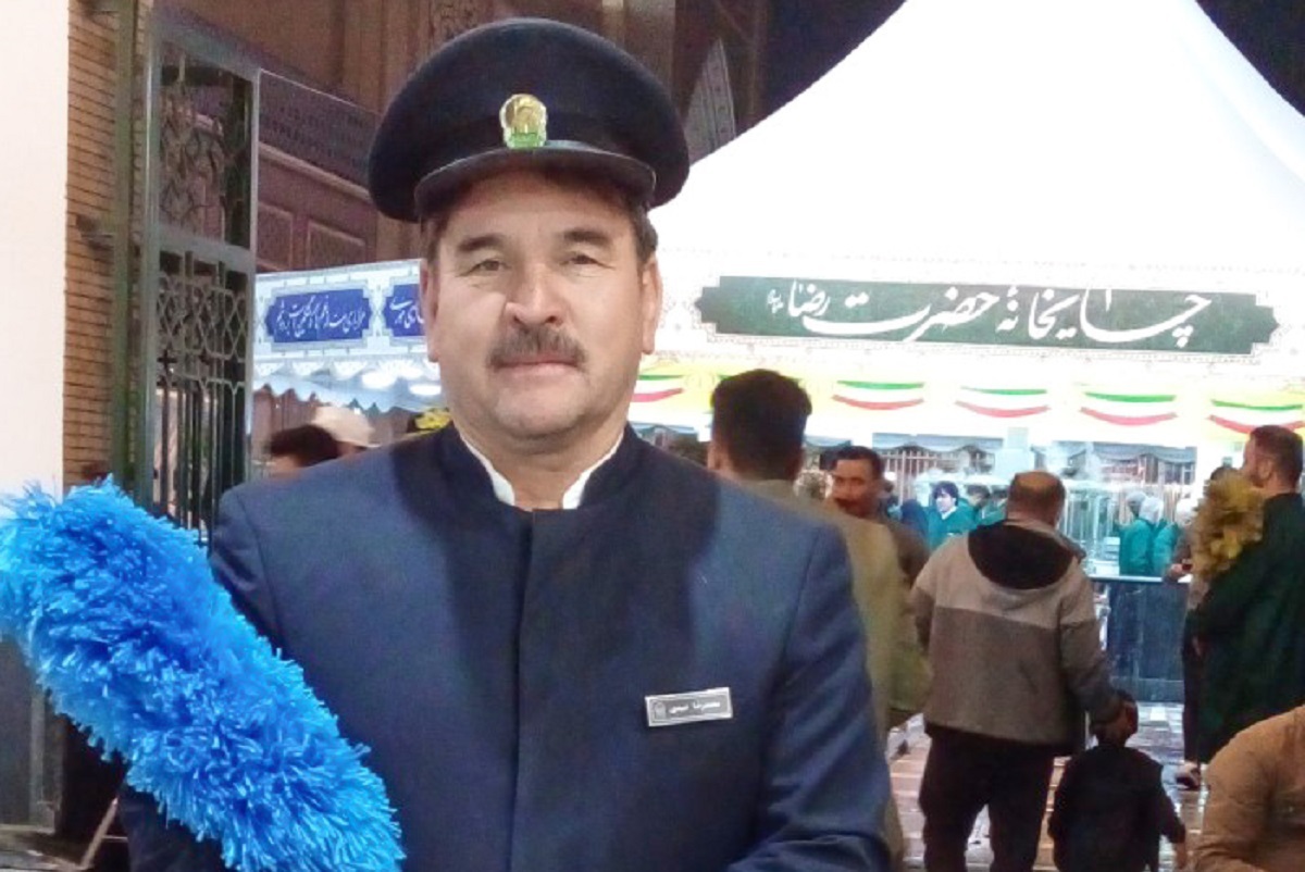 دوباره پشت نیمکتها در مدرسه خاقانی دوباره پشت نیمکتها در مدرسه خاقانی