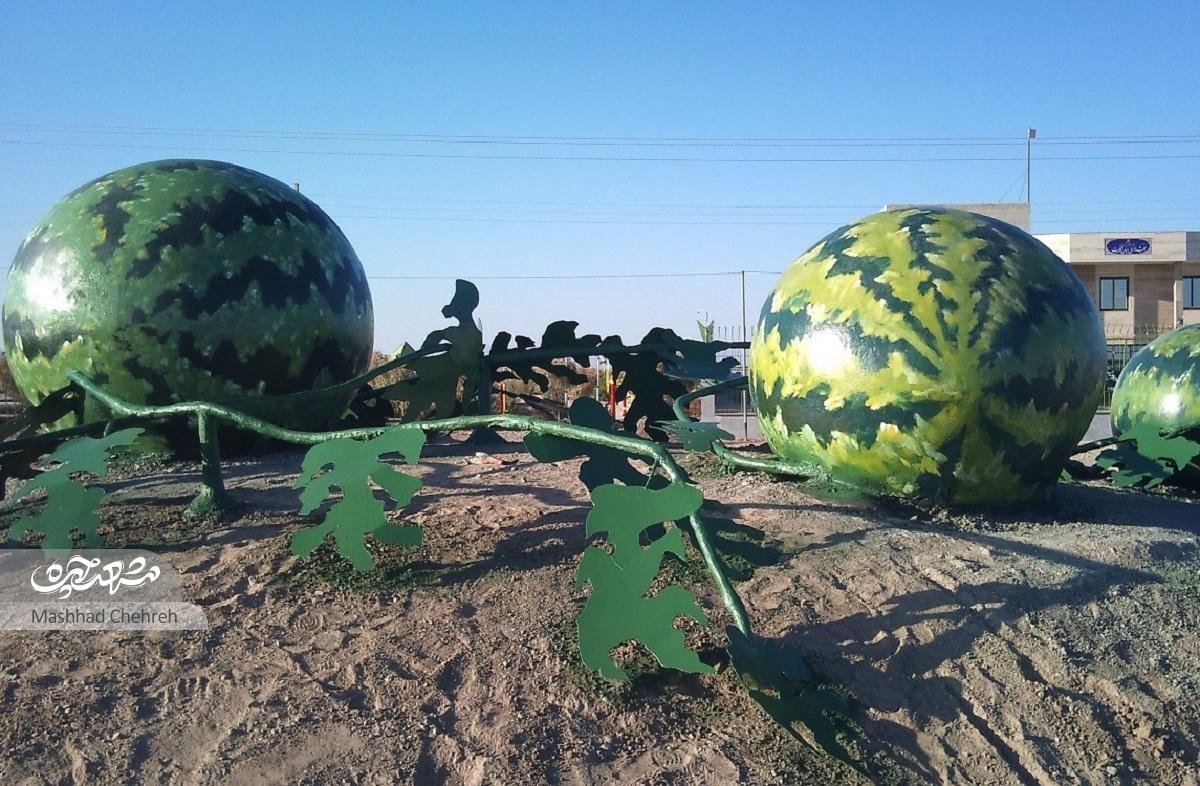 ابراهیم کرمی که با راهاندازی یک کارگاه  تجسمی زمینه اشتغال فرزندانش را فراهم کرده است ابراهیم کرمی که با راهاندازی یک کارگاه  تجسمی زمینه اشتغال فرزندانش را فراهم کرده است