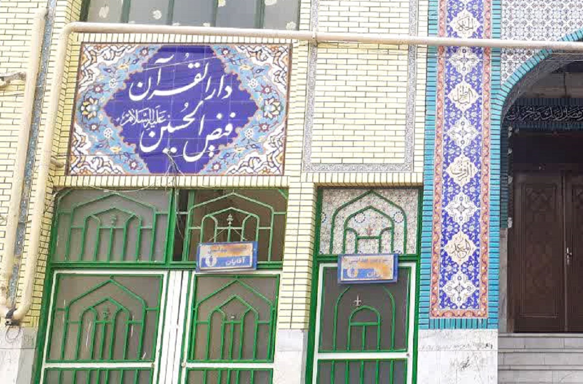 معبری با خانه‌های یک شکل در ادیب