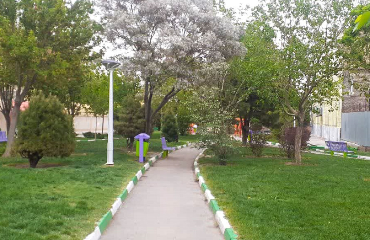 معبری با خانه‌های یک شکل در ادیب