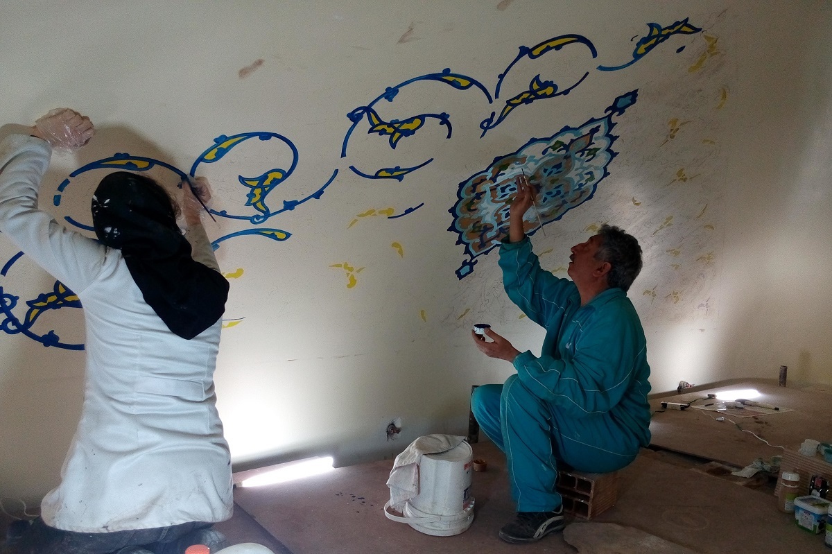 جواد رحیمی؛ بیش از نیم قرن در هنر طراح سنتی، کاشیکاری و تذهیب فعالیت دارد جواد رحیمی؛ بیش از نیم قرن در هنر طراح سنتی، کاشیکاری و تذهیب فعالیت دارد