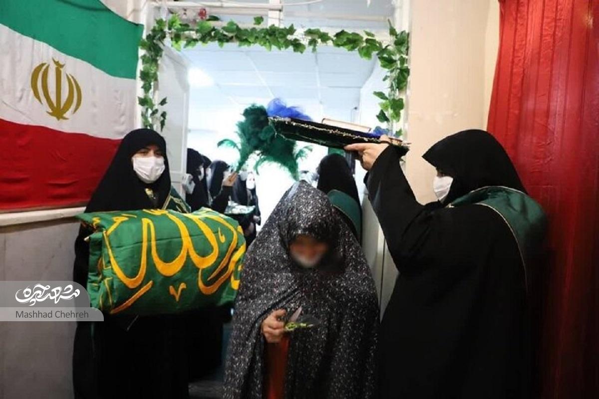 رسم بانوان کفشدار حرم‌رضوی برای آزادی زندانیان!