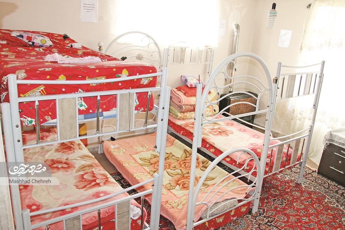 سقف خانه «عزیز خانم» واقعی است