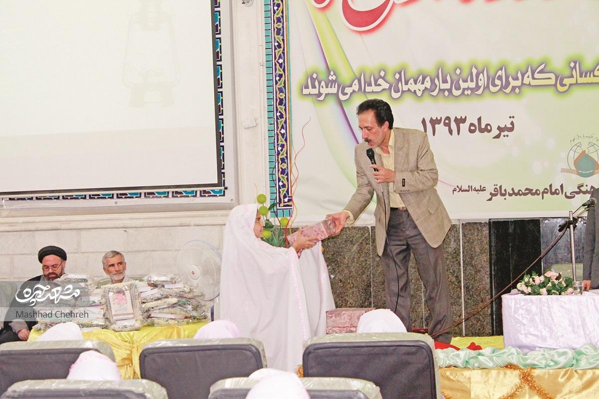 محمدعلی آئینه‌چیان که از معلم پرورشی به اجرا در تلویزیون رسید