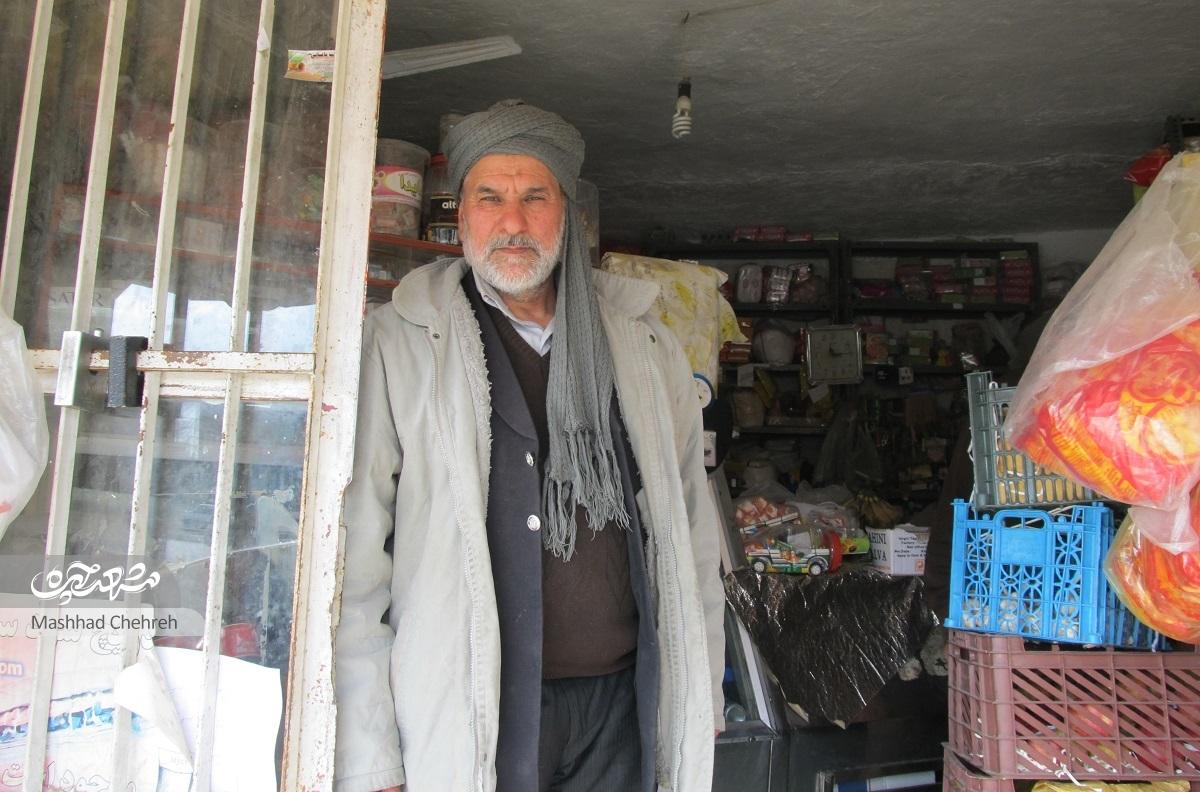 اهالی چهاربرج «حاجمحمدحسین عباسی» را به نام «آچارفرانسه»، «کارراهانداز» یا «آمبولانس محله» میشناسند اهالی چهاربرج «حاجمحمدحسین عباسی» را به نام «آچارفرانسه»، «کارراهانداز» یا «آمبولانس محله» میشناسند