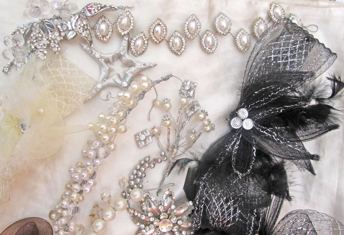 هنر گل سازی از روی طاقچهها به کنج انباری خزیده است هنر گل سازی از روی طاقچهها به کنج انباری خزیده است