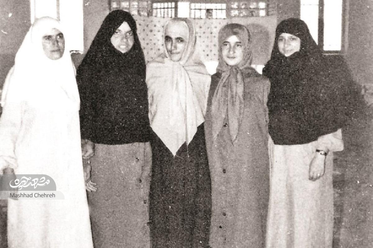 بی بی زینت زنده باد، امدادگری بود که ماه عسل زندگی مشترکش را در دل جنگ آغاز کرد