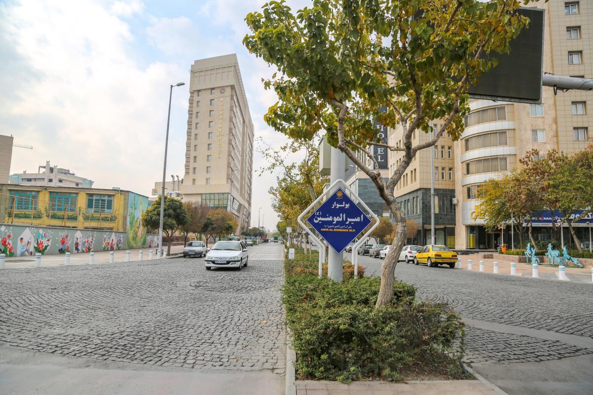 تولیت آستان‌قدس بودند که هزینه  مسجد خواهرشان را  پرداخت کرده  بودند