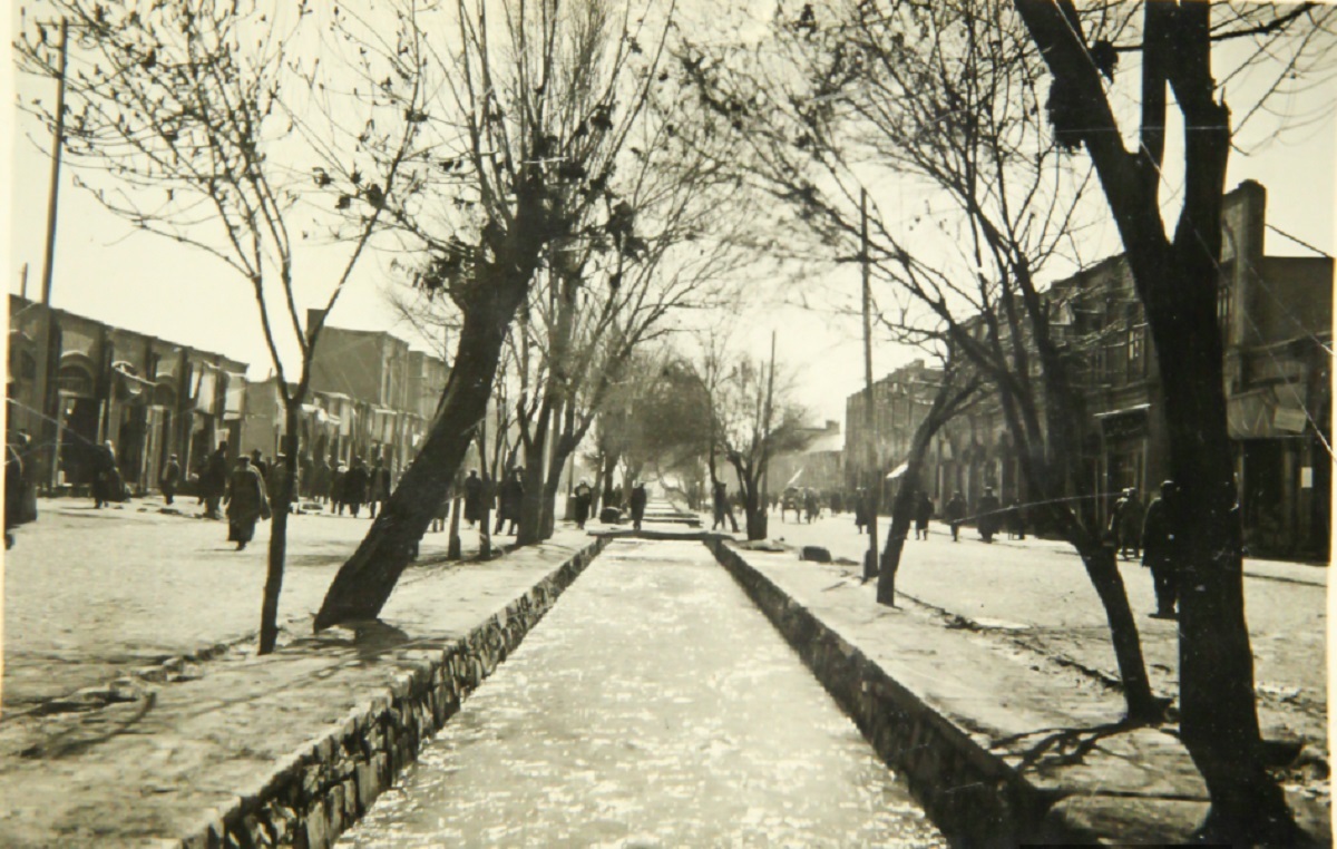 وصف حرم امامرضا (ع) در سفرنامه «الکس بارنز» که ۱۹۰ سال پیش به این دیار آمد وصف حرم امامرضا (ع) در سفرنامه «الکس بارنز» که ۱۹۰ سال پیش به این دیار آمد