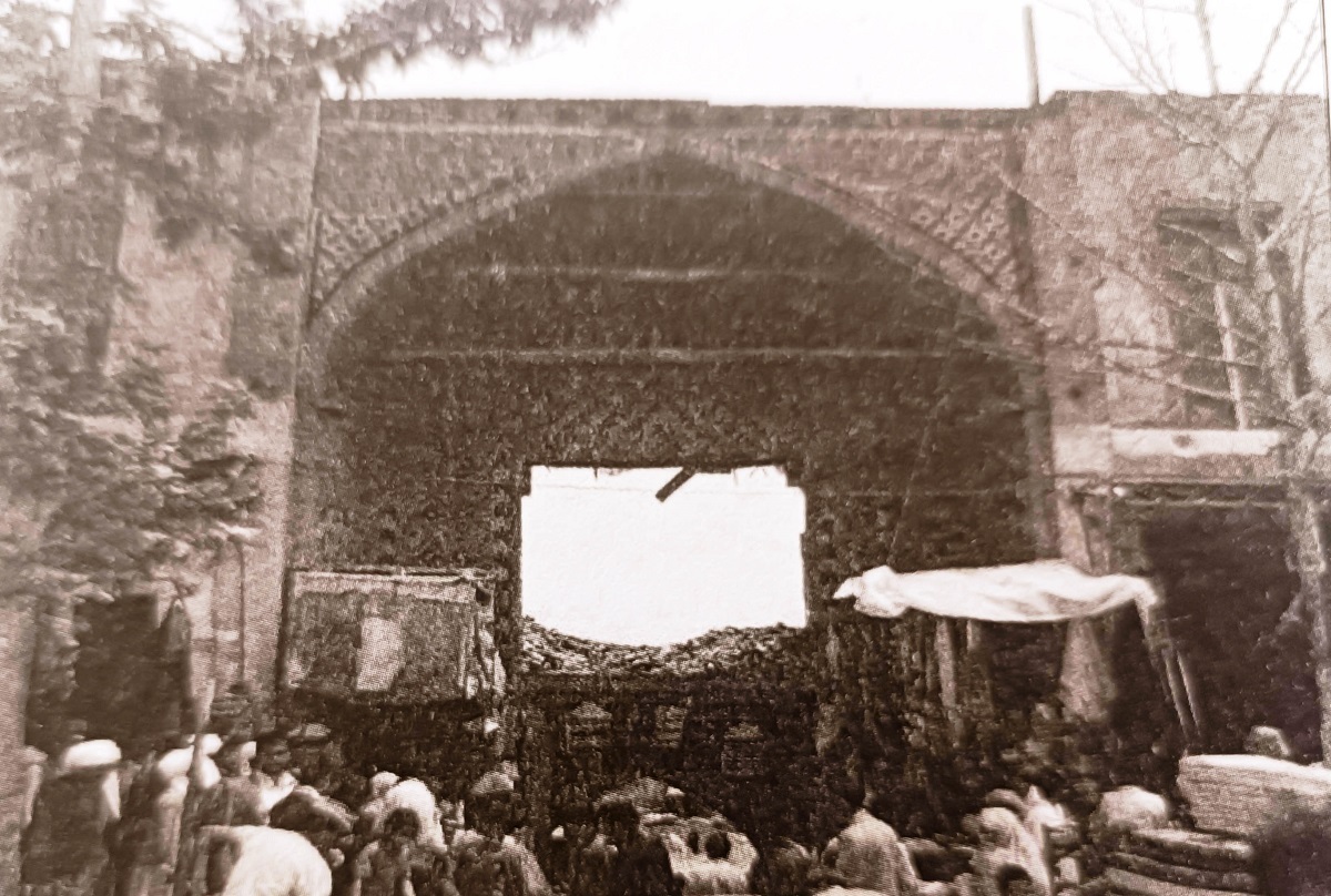 وصف حرم امامرضا (ع) در سفرنامه «الکس بارنز» که ۱۹۰ سال پیش به این دیار آمد وصف حرم امامرضا (ع) در سفرنامه «الکس بارنز» که ۱۹۰ سال پیش به این دیار آمد