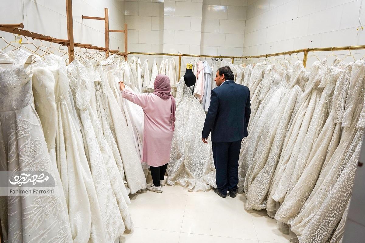 گشتی در مزونهای خیابان فردوسی که با اشک و خنده عروسها همراه است گشتی در مزونهای خیابان فردوسی که با اشک و خنده عروسها همراه است