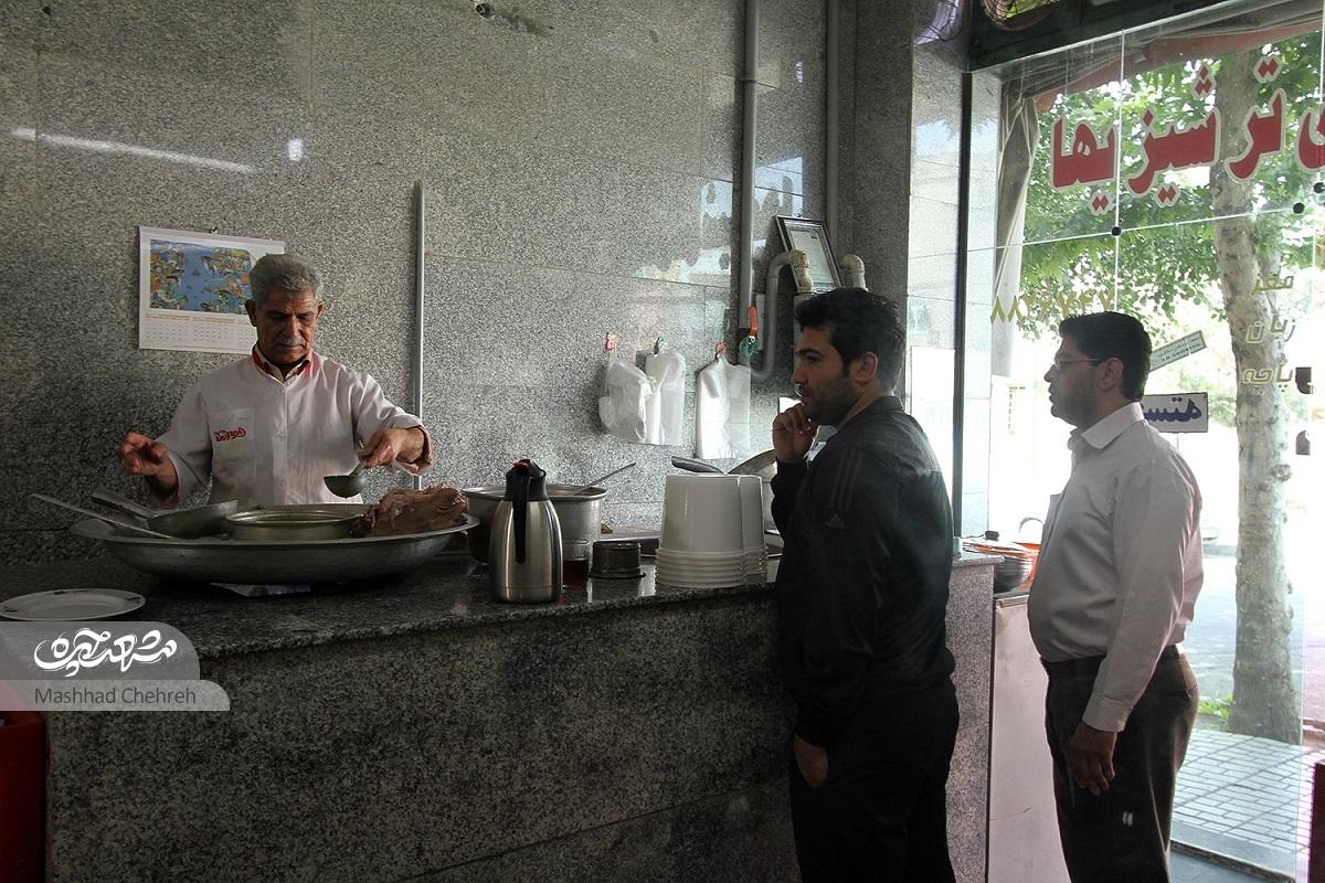 حاج‌محمد‌حسن نوری از قدیمی‌ترین کله‌پزهای مشهد است