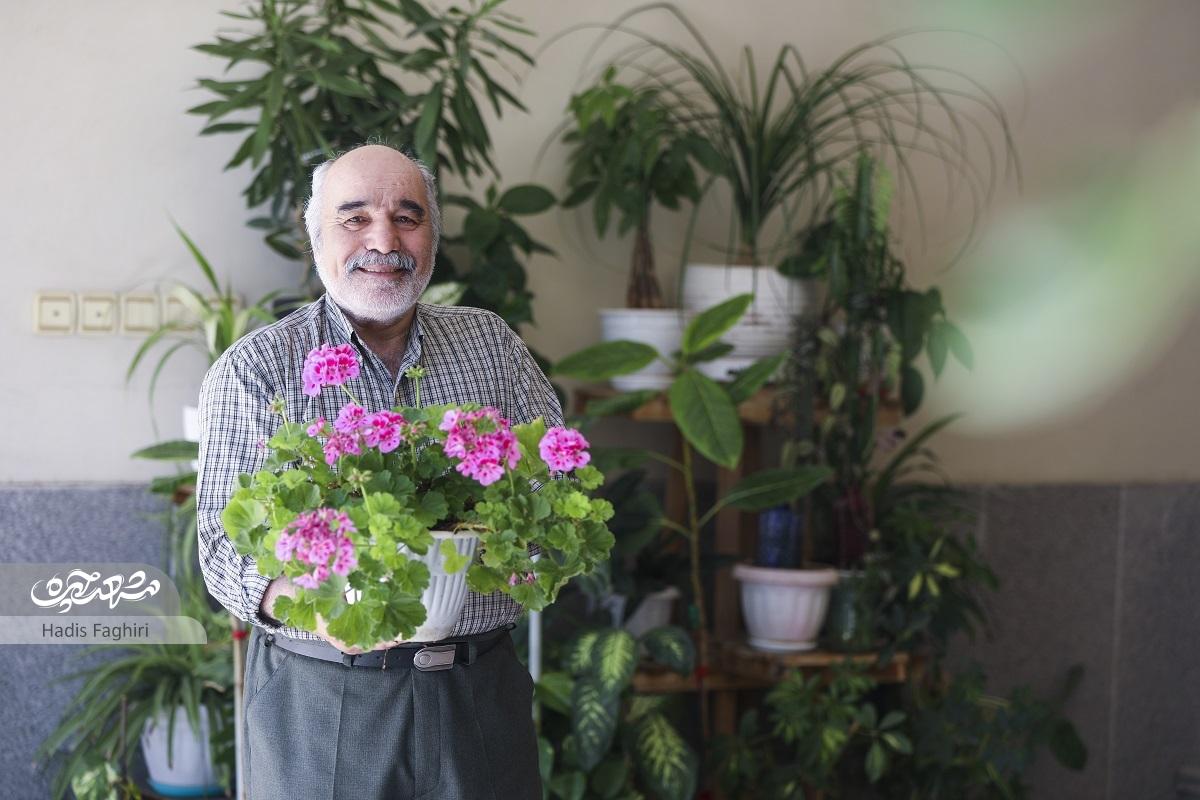 شهروند طبیعت دوست محله سیدرضی در حیاط خانه اش ۱۵۰ گلدان و ۷ درخت میوه دارد شهروند طبیعت دوست محله سیدرضی در حیاط خانه اش ۱۵۰ گلدان و ۷ درخت میوه دارد