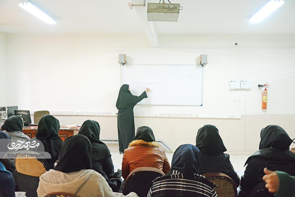 خانم معلم مبتکر و خلاقِ زبان انگلیسی خانم معلم مبتکر و خلاقِ زبان انگلیسی
