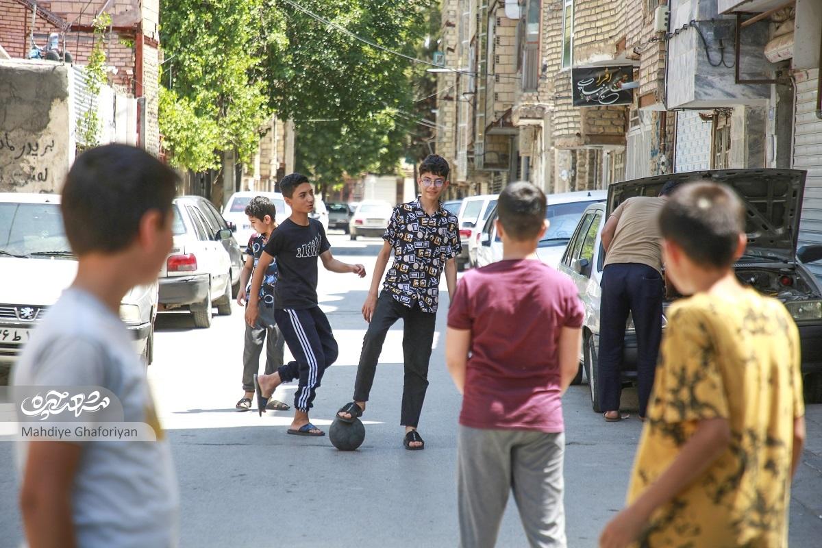 بچههای جا مانده از زمان در محله خاتم الانبیا(ص) بچههای جا مانده از زمان در محله خاتم الانبیا(ص)