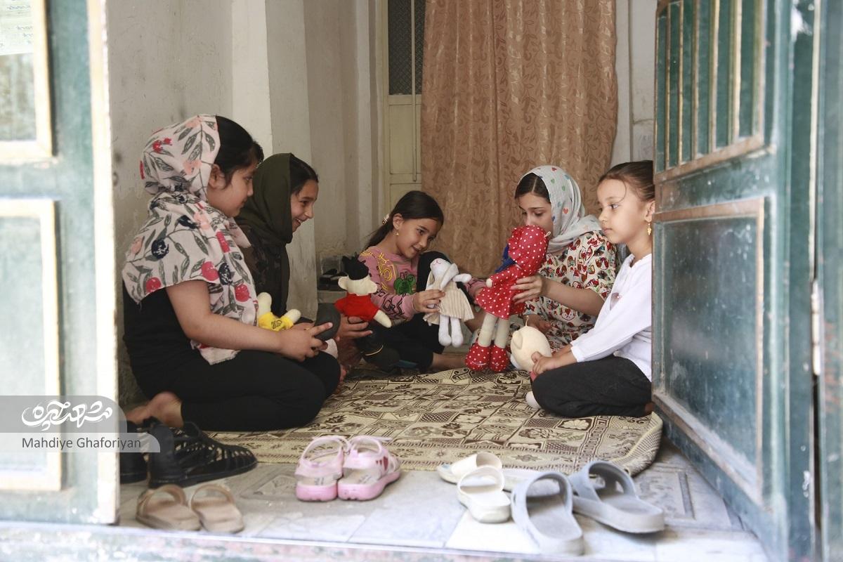 بچههای جا مانده از زمان در محله خاتم الانبیا(ص) بچههای جا مانده از زمان در محله خاتم الانبیا(ص)