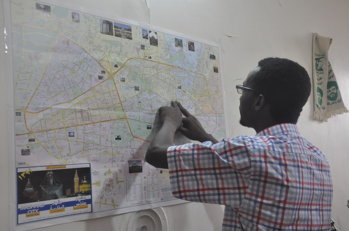 رشته‌اي بر گردنم افكنده دوست  ...