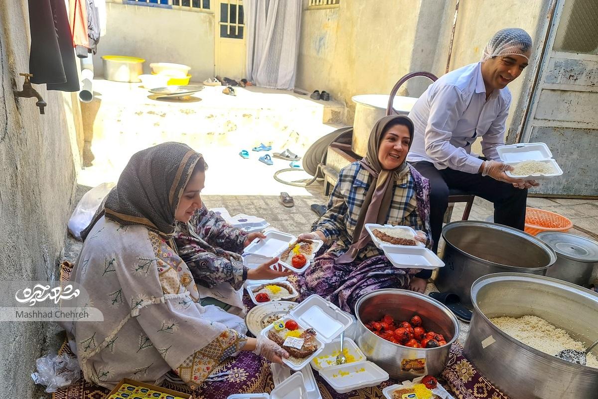 پخت همزمان نذری عیدغدیر در ۵۰ خانه محله پورسینا پخت همزمان نذری عیدغدیر در ۵۰ خانه محله پورسینا