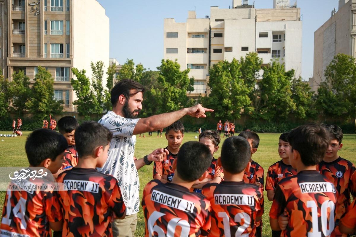 نگاه ویژه مربی فوتبال محله لشکر برای افزایش عزت‌نفس ورزشکاران