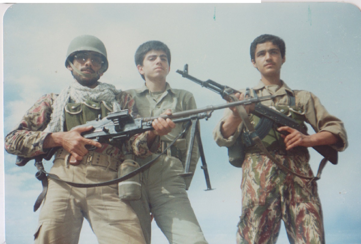 شهید محسن خاکسار همه را شیفته خود میکرد شهید محسن خاکسار همه را شیفته خود میکرد