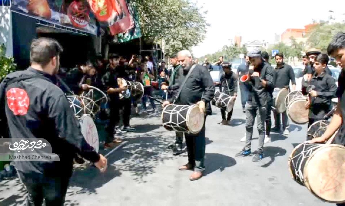 بچه‌های کاراته‌کار محله در دهه اول محرم باشگاه را محفل روضه می‌کنند