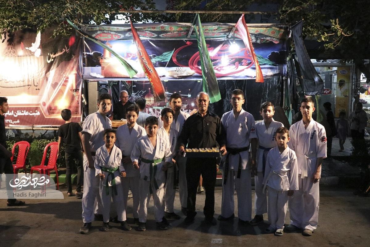 بچه‌های کاراته‌کار محله در دهه اول محرم باشگاه را محفل روضه می‌کنند