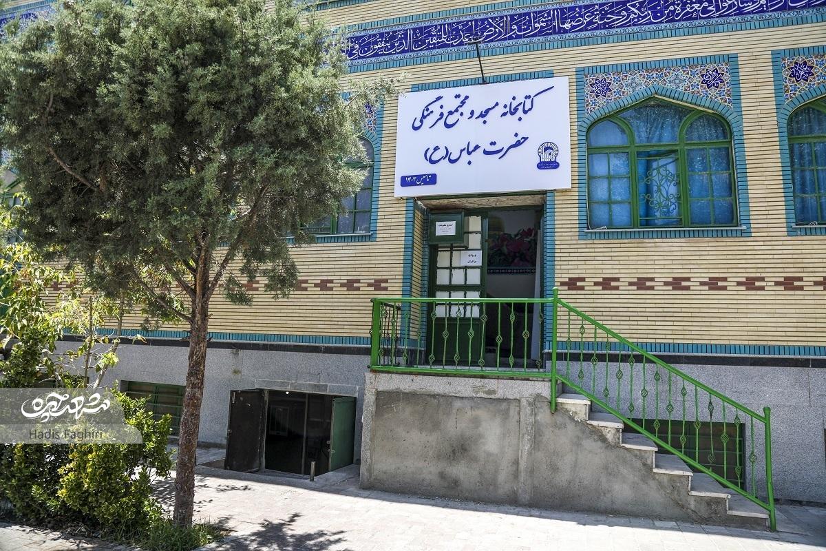 استقبال مخاطبان از کتابخانه حضرت عباس(ع) پیش از  افتتاح رسمی