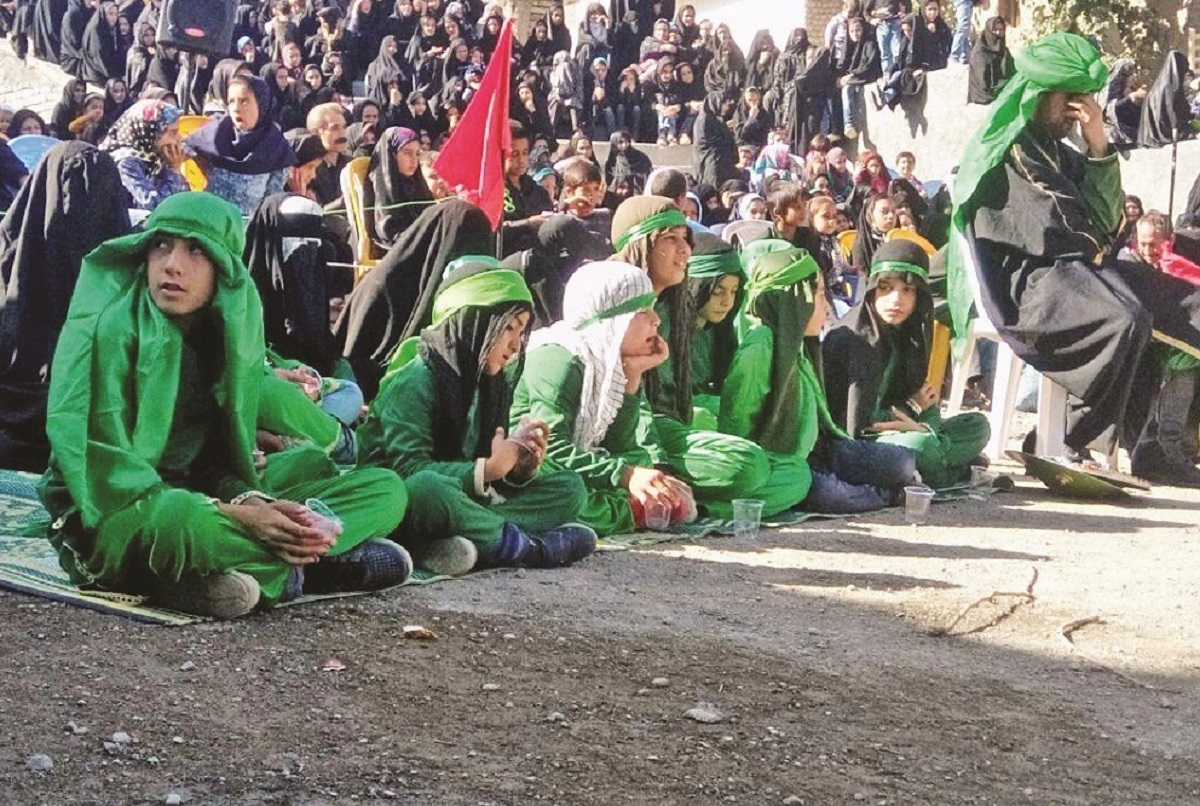 جوانان مشهدی برای حفظ سنتها تعزیه را به روستاها میبرند جوانان مشهدی برای حفظ سنتها تعزیه را به روستاها میبرند