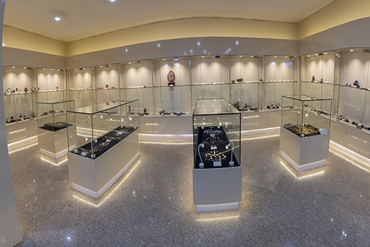 سنگ‌های قیمتی استان در موزه سنگ شناسی مشهد جمع آوری شده است