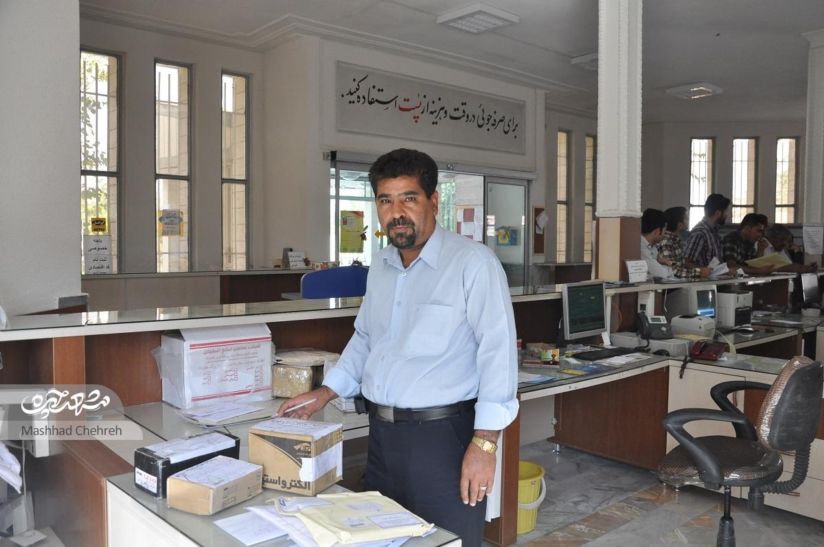 سیداسماعیل جعفریان از قدیمی‌ترین پستچی‌های مشهد است