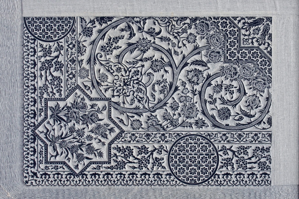 حسین سراقی نوغانی از قدیمی‌ترین هنرمندان «سنگ نگار» مشهد است