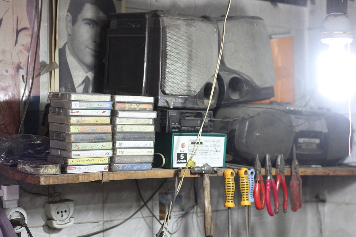 انگشترسازی که سال‌هاست حرز می‌زند