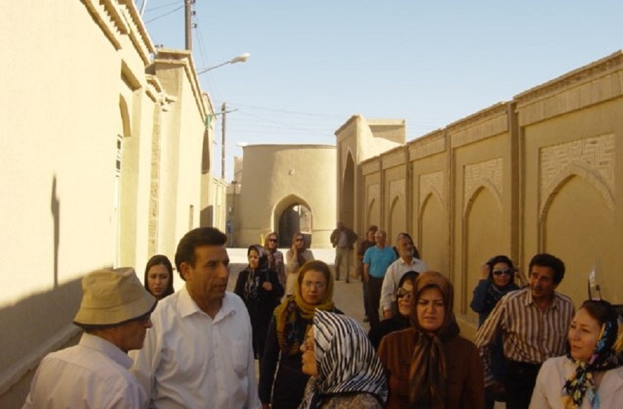 علی جمشیدی قصد دارد با پای پیاده قصد دارد ایران را دوربزند علی جمشیدی قصد دارد با پای پیاده قصد دارد ایران را دوربزند