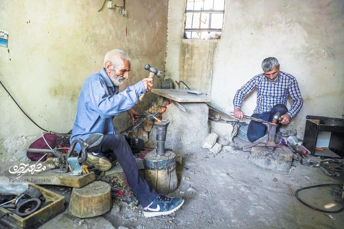 کربلایی محمد صفرزاده و پسرش از بازماندههای آهنگری مشهد کربلایی محمد صفرزاده و پسرش از بازماندههای آهنگری مشهد