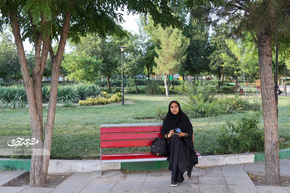 ناهید آذرنوش زندگیاش را وقف روایت مشکلات اهالی قلعهخیابان کرده است ناهید آذرنوش زندگیاش را وقف روایت مشکلات اهالی قلعهخیابان کرده است