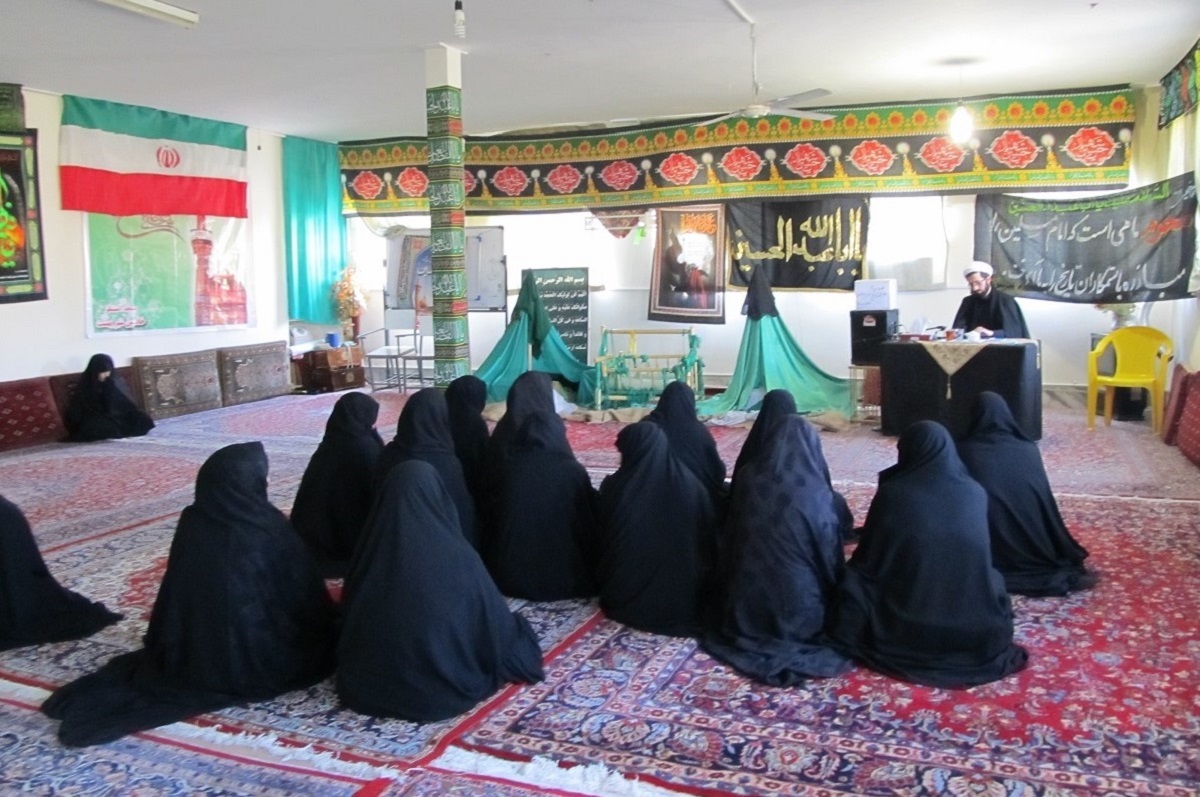 فاطمه جعفری فکرش را هم نمی کرد که هزاران خانم، جذب برنامه های فرهنگی اش شوند فاطمه جعفری فکرش را هم نمی کرد که هزاران خانم، جذب برنامه های فرهنگی اش شوند