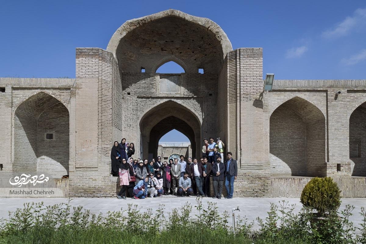 مرثیهای برای ایوان که به حال خودش رها شده است مرثیهای برای ایوان که به حال خودش رها شده است