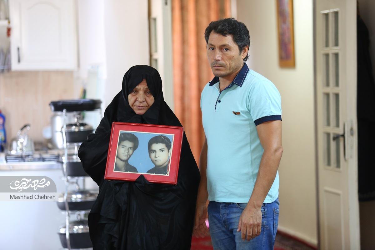احمد و محمد دو پسر شهید حاج علی اکبر انگشترساز هستند