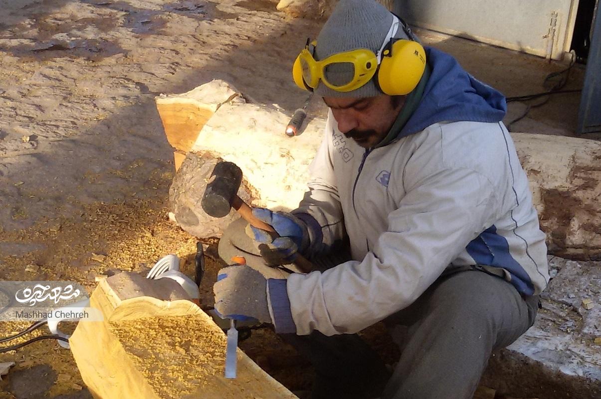 وقتی«ضامن آهو» استاد فرشچیان روی تنه درختی در کوهسنگی نقش میبند وقتی«ضامن آهو» استاد فرشچیان روی تنه درختی در کوهسنگی نقش میبند