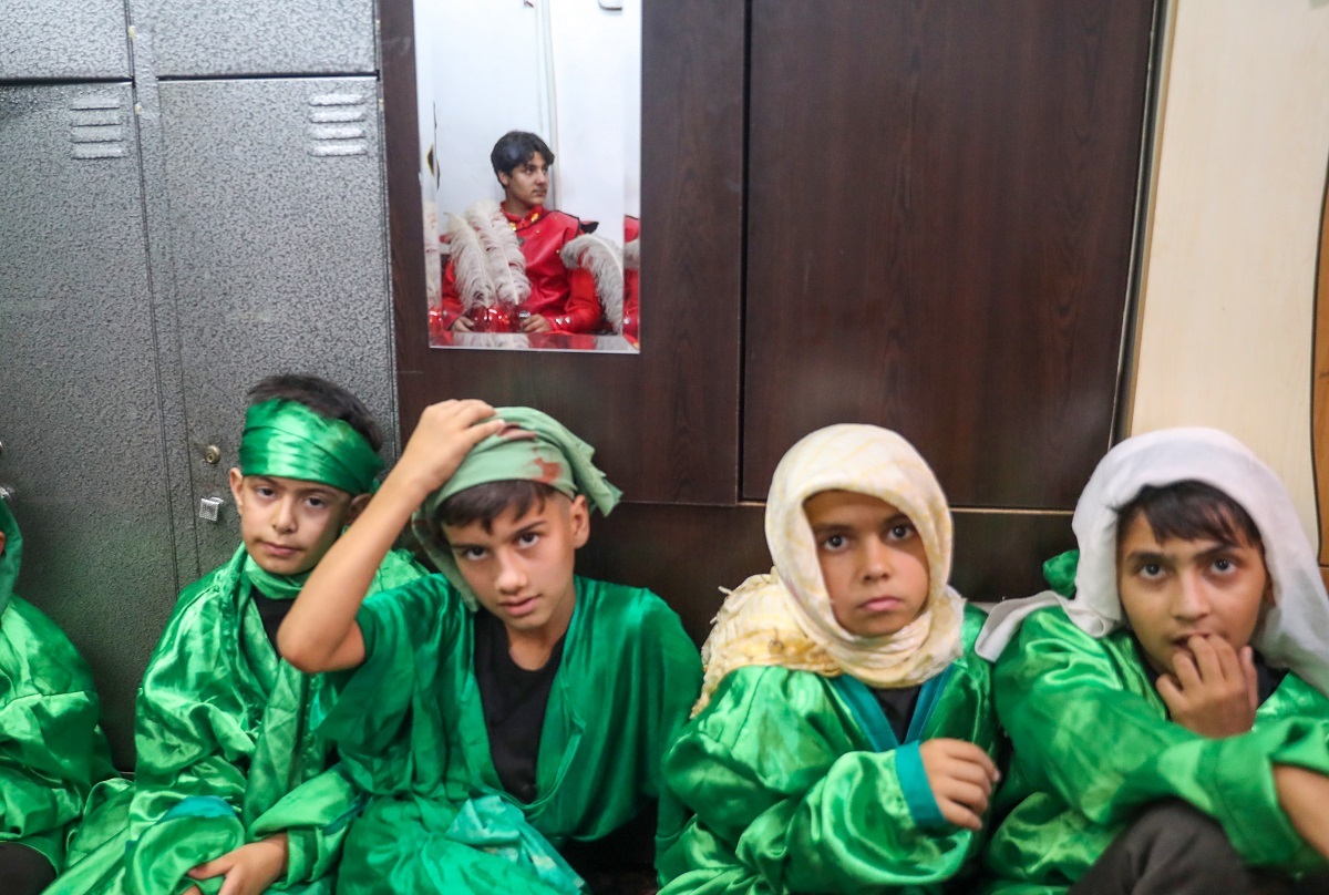 همنوا با حضرت زینب(س) در تکیه کرمانیها همنوا با حضرت زینب(س) در تکیه کرمانیها